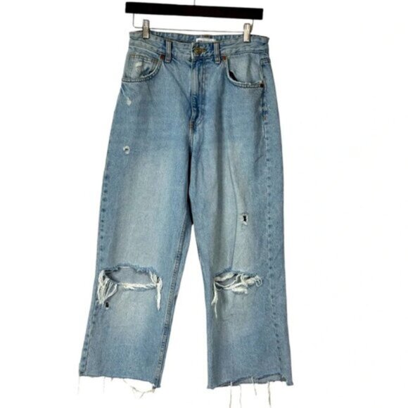 Zara Baggy Jeans Womens 6 Blue Light Wash Denim Raw Hem Cropped Distressed - Picture 1 of 9